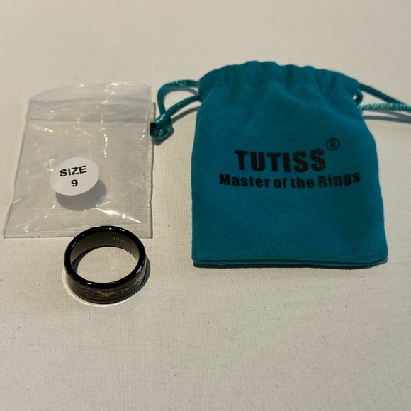 NEW Men's Black and Gold Inlay Tungsten Carbide Ring Size 9 - Picture 4 of 11